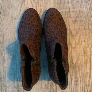 Leopard print Sun and Stone women’s shoes boots booties size 8.5